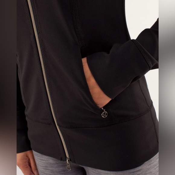 Lululemon Daily Yoga Jacket Size 8 Full Zip Long Sleeve 
Black - Picture 3 of 12